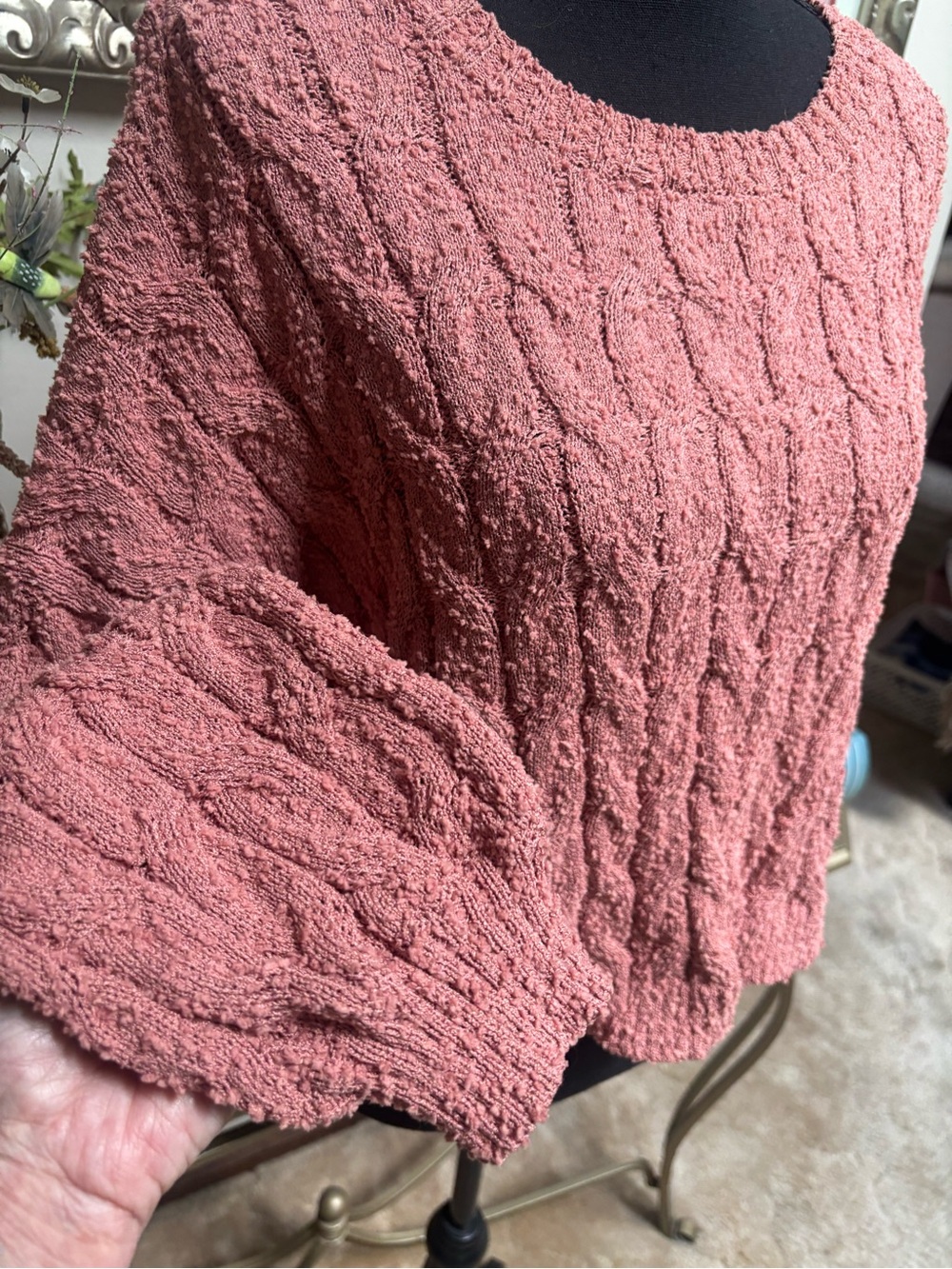 Altar'd State Dusty Rose Cropped Chunky Knit Cable Crewneck Sweater Size Medium - Picture 6 of 7